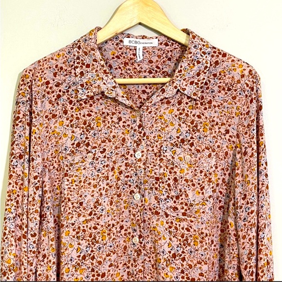 BCBGeneration Tops - 💗BCBG Floral Pink Long Sleeve Button Business Casual Blouse Top Size Large L💗